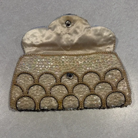 Vintage Elegant Beaded Clutch in Cream and Brown - Picture 4 of 6